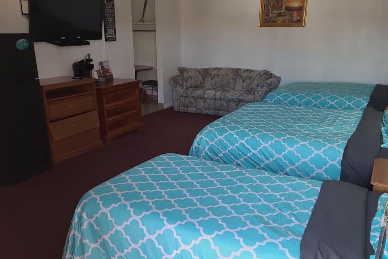 Sky Palace Inn Suites Hutchinson image