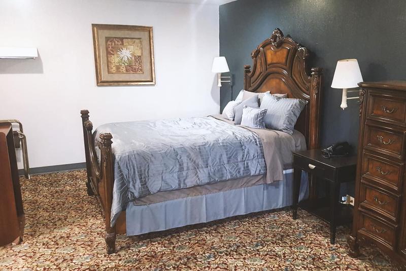 Sky Palace Inn Suites Hutchinson image