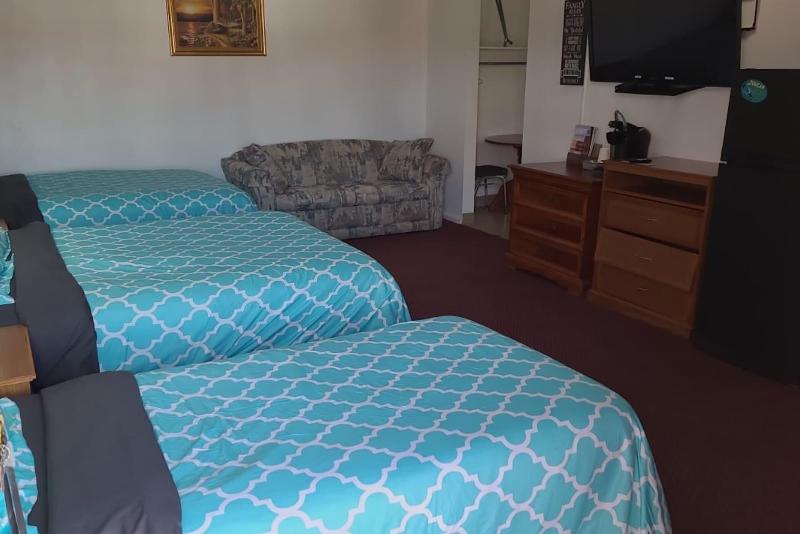 Sky Palace Inn Suites Hutchinson image