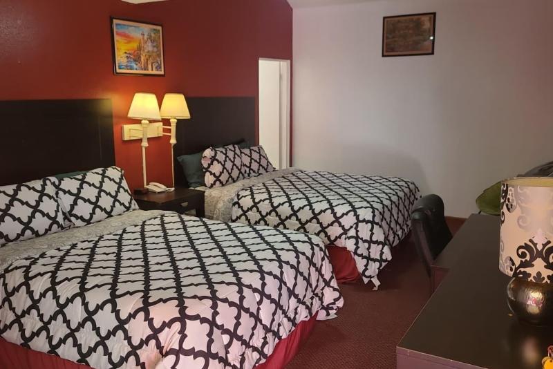 Sky Palace Inn Suites Hutchinson image