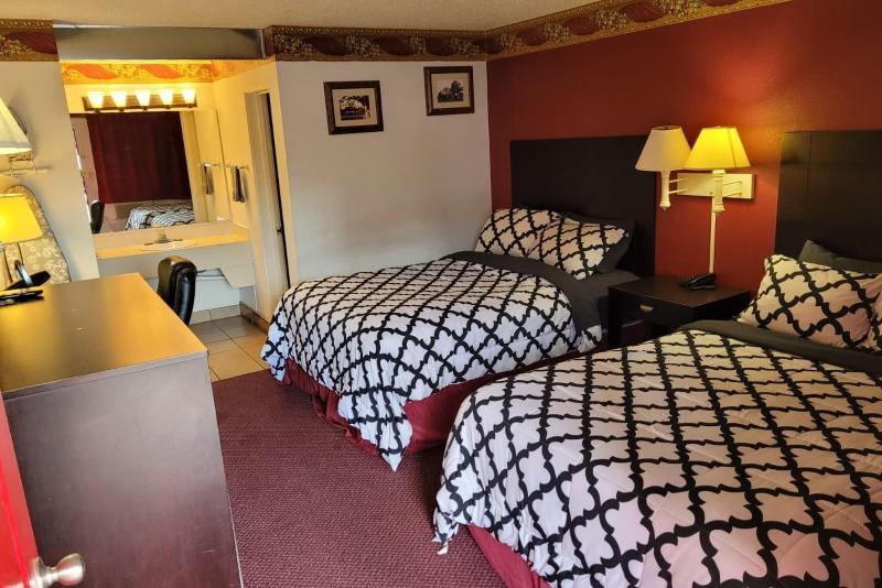 Sky Palace Inn Suites Hutchinson image