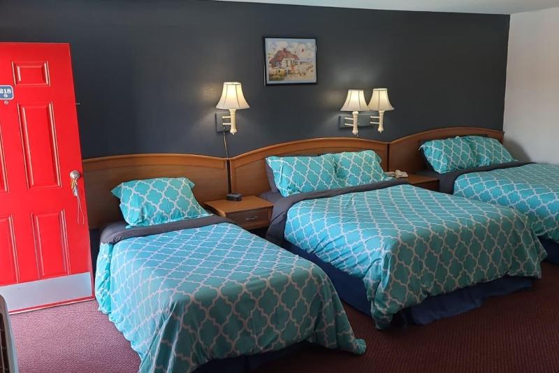 Sky Palace Inn Suites Hutchinson image