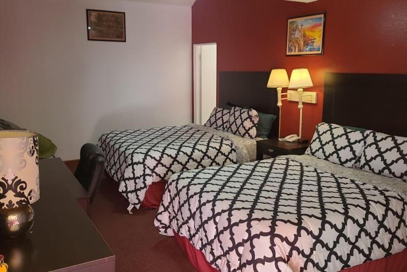 Sky Palace Inn Suites Hutchinson image