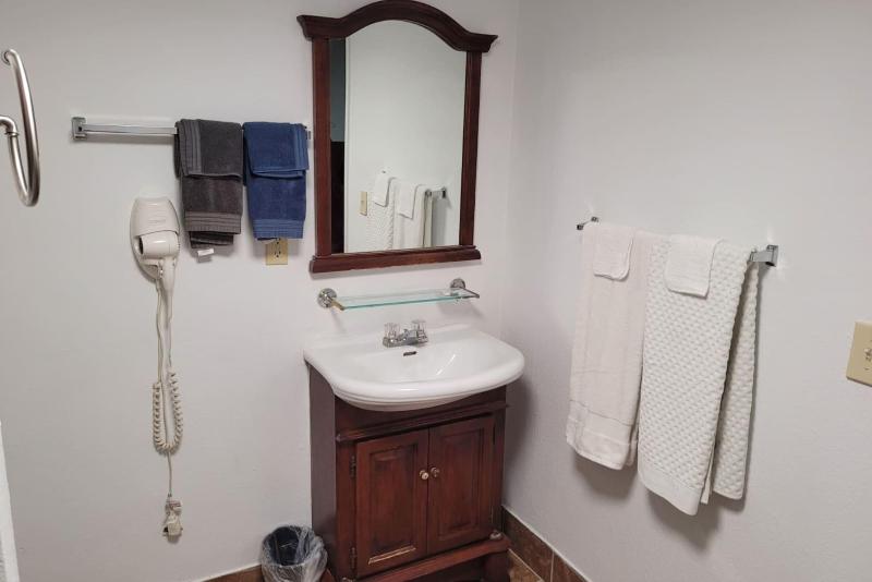 Sky Palace Inn Suites Hutchinson image
