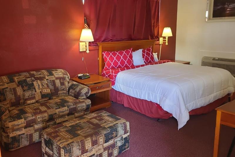 Sky Palace Inn Suites Hutchinson image