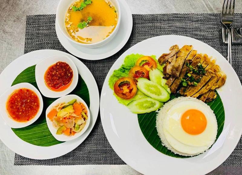 V V Hotel Battambang image