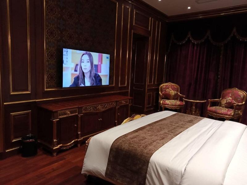 V V Hotel Battambang image
