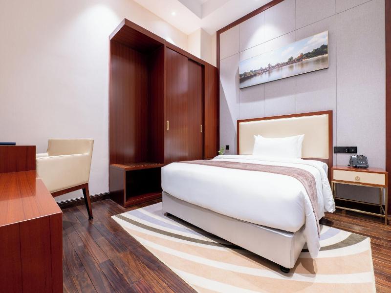 V V Hotel Battambang image