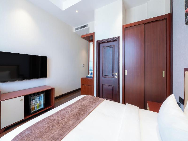 V V Hotel Battambang image