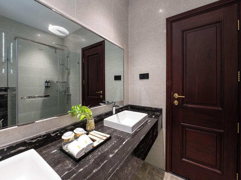 V V Hotel Battambang image