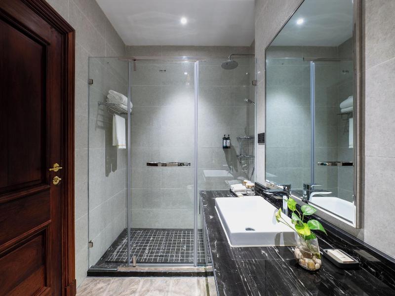 V V Hotel Battambang image