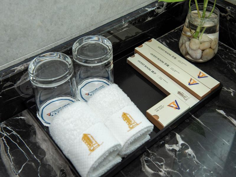 V V Hotel Battambang image