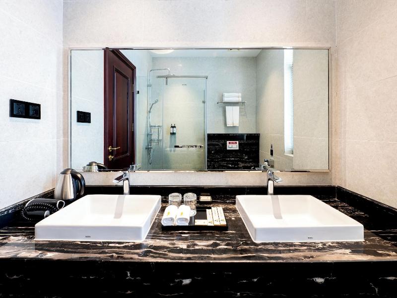 V V Hotel Battambang image