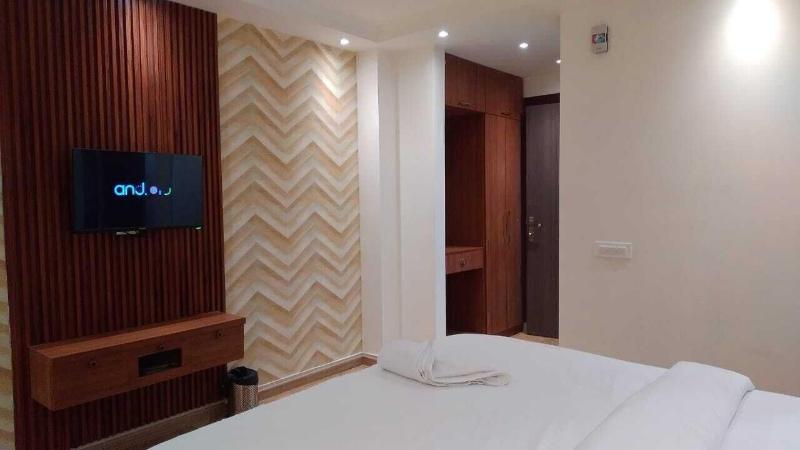 Hotel Riverb image