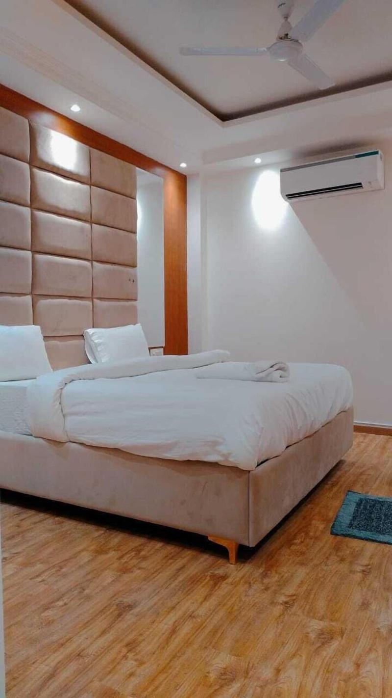 Hotel Riverb image