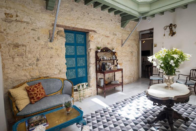 Portus Gaditanus S Xviii Patio Andaluz image
