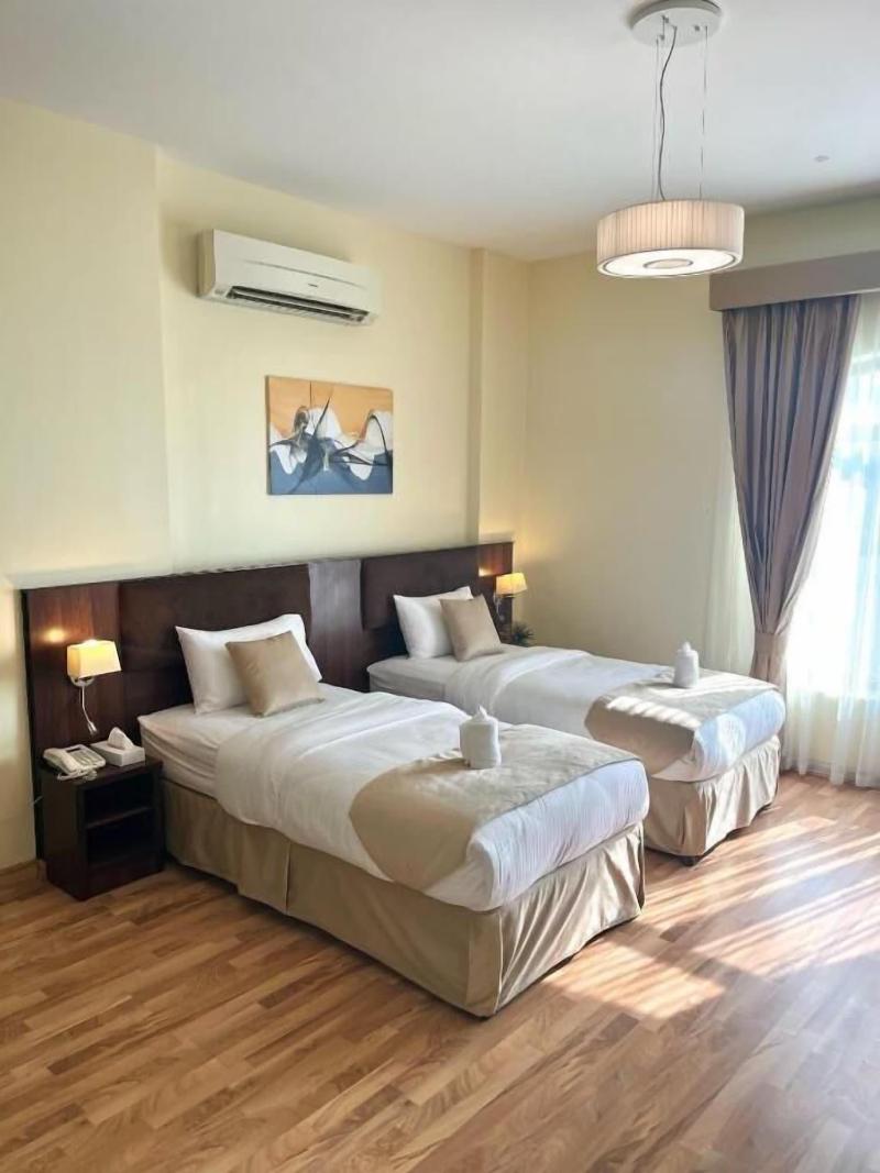 Weekdays Hotel image