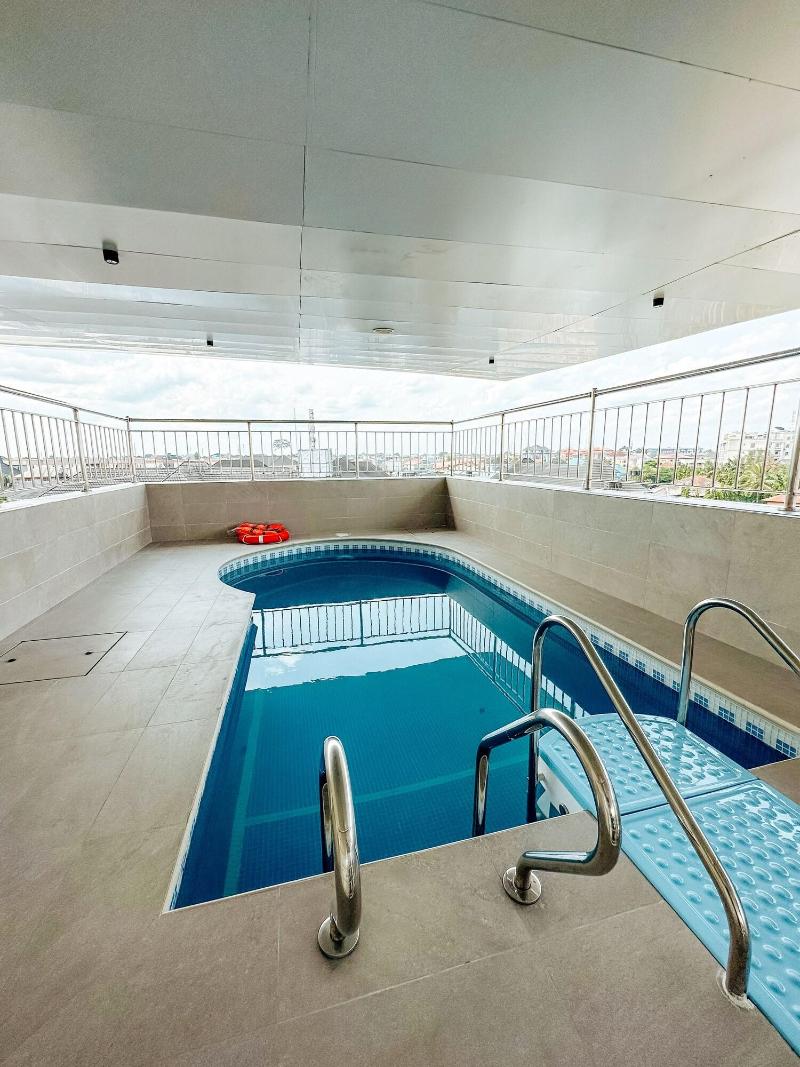 The Gibs Hotel image
