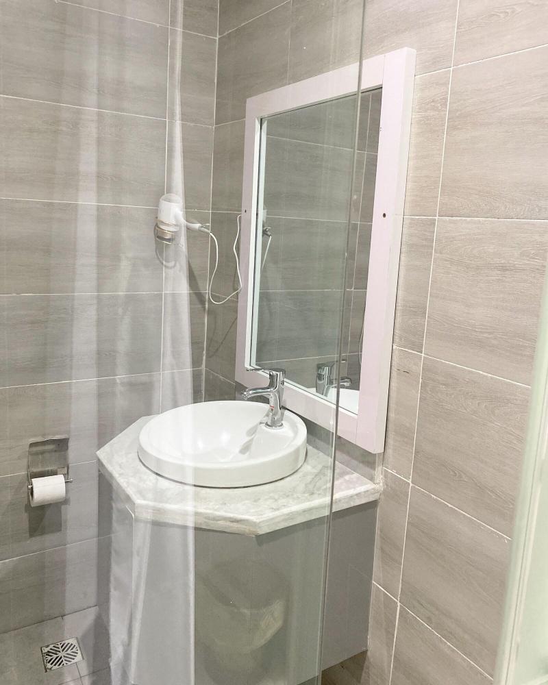The Gibs Hotel image