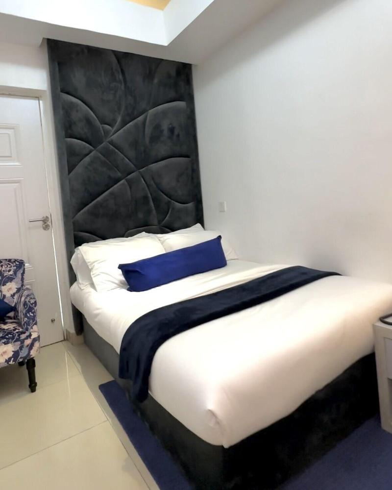 The Gibs Hotel image