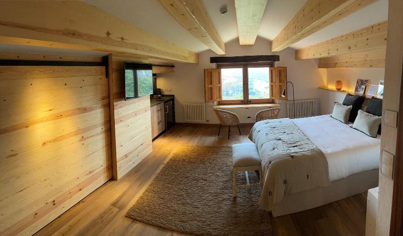 Hotel Santa Llucia Rupit image