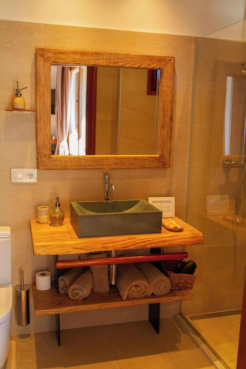 Hotel Santa Llucia Rupit image