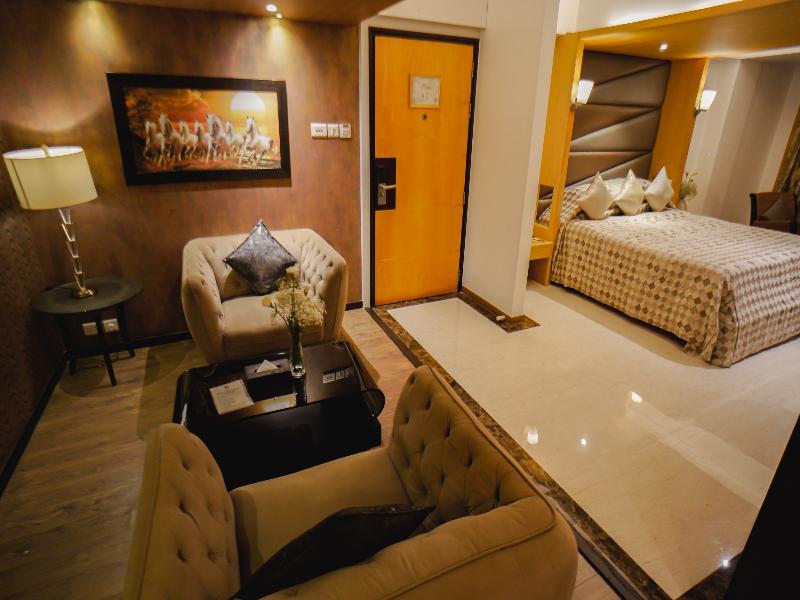 Hotel Peninsula Grand image
