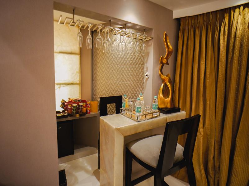 Hotel Peninsula Grand image
