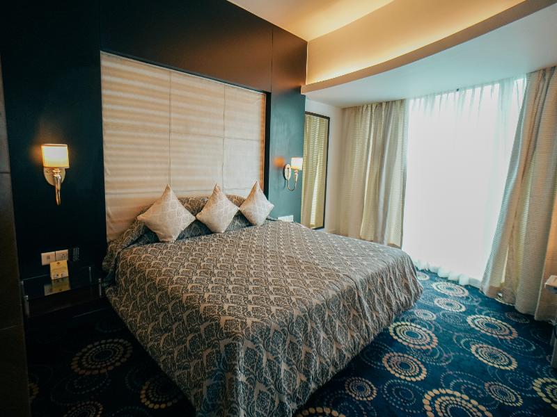 Hotel Peninsula Grand image