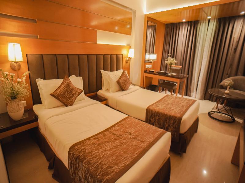 Hotel Peninsula Grand image