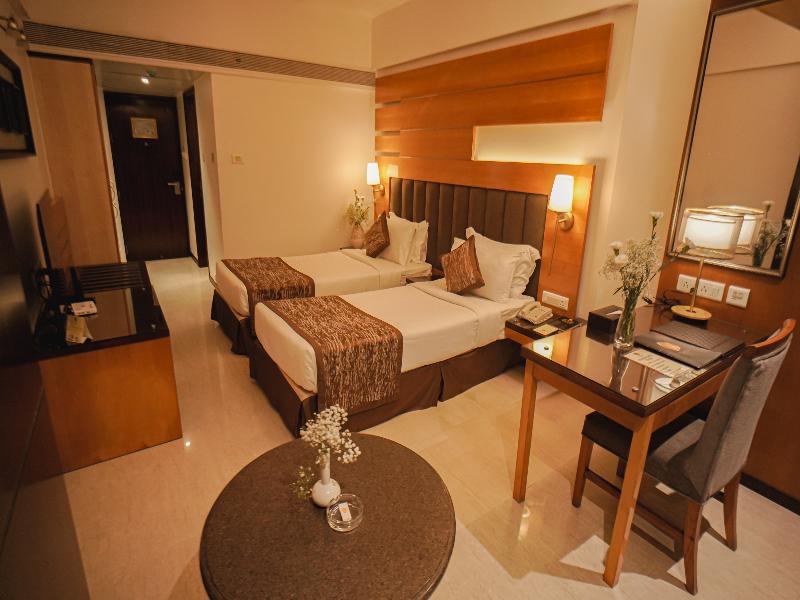 Hotel Peninsula Grand image