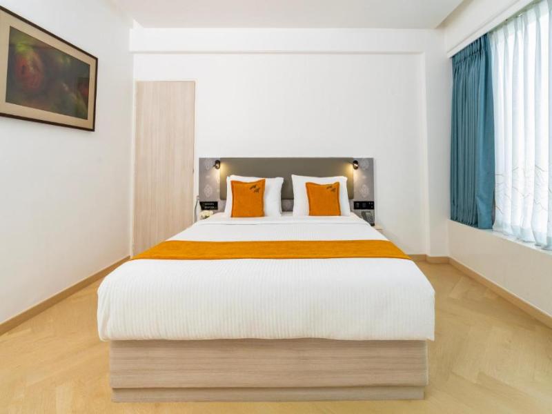 Hotel Kohinoor Continental, Near Airport image