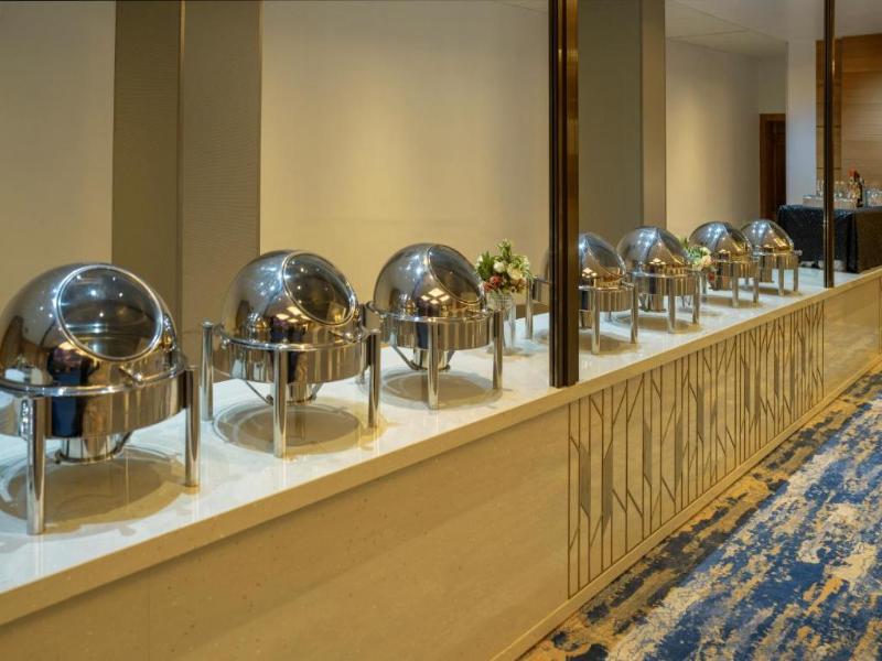 Hotel Kohinoor Continental, Near Airport image