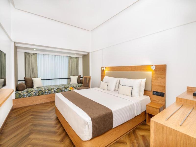 Hotel Kohinoor Continental, Near Airport image
