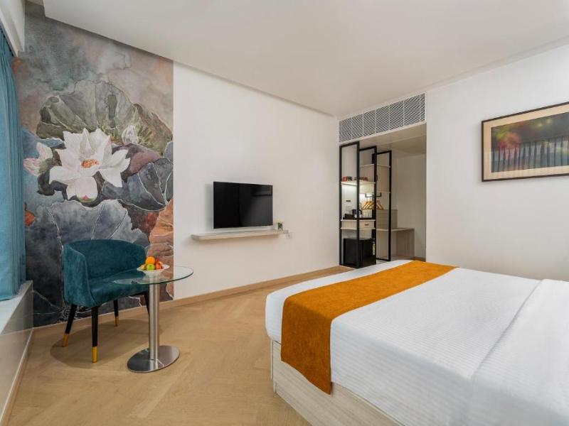Hotel Kohinoor Continental, Near Airport image