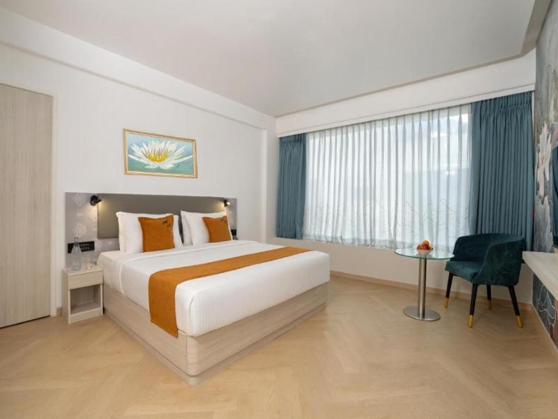 Hotel Kohinoor Continental, Near Airport image