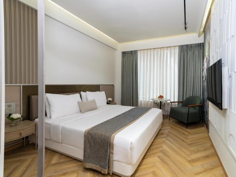 Hotel Kohinoor Continental, Near Airport image