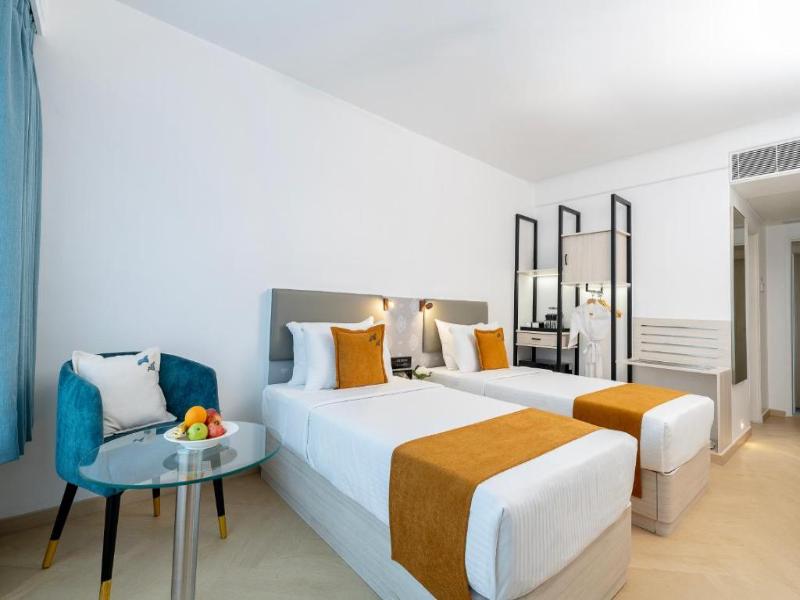 Hotel Kohinoor Continental, Near Airport image