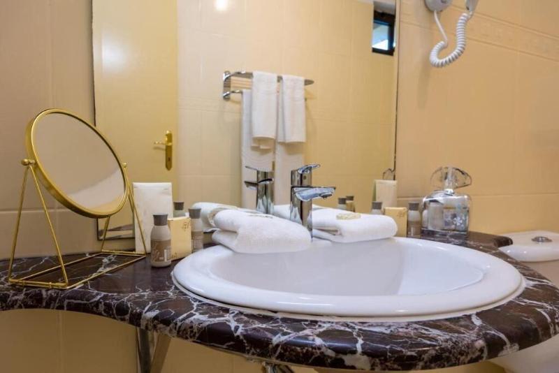 Hotel Sir Royal image
