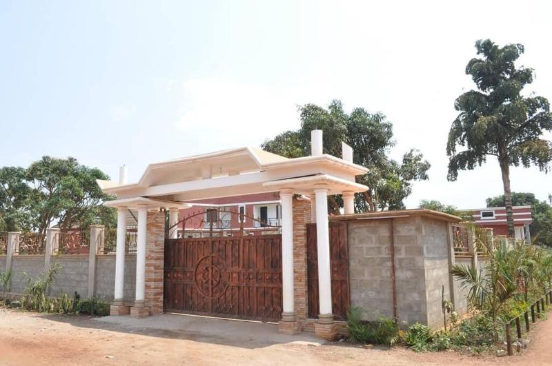 De Place Hotel Hoima