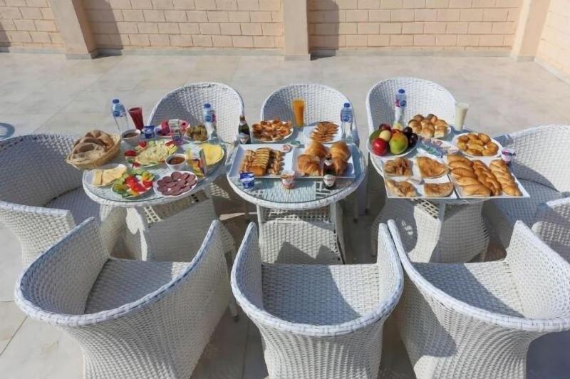 Zeina Pyramids Inn image