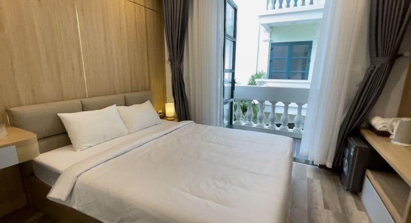 Golden Dragon Hotel image