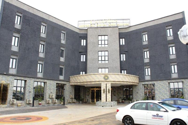 Candellux Imperial Hotel And Suites 4