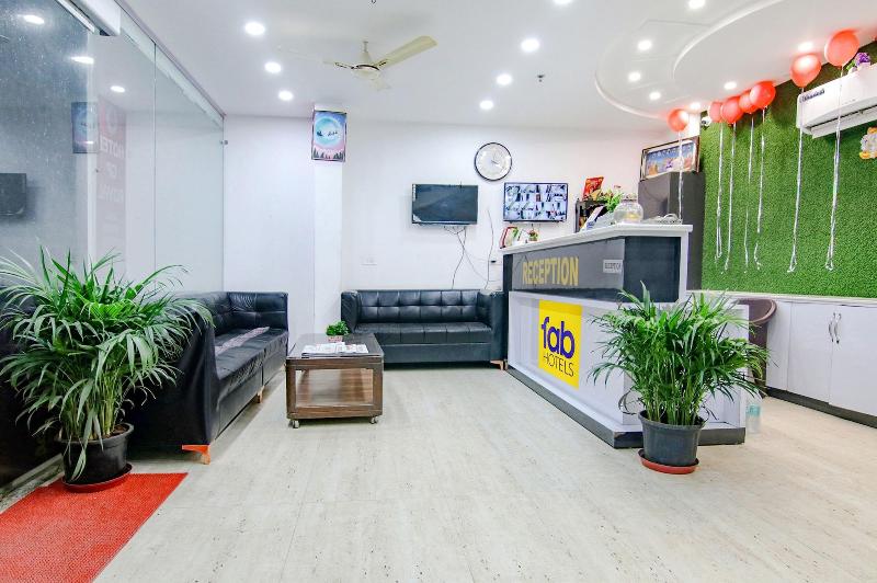 Fabhotel Gp Royal image