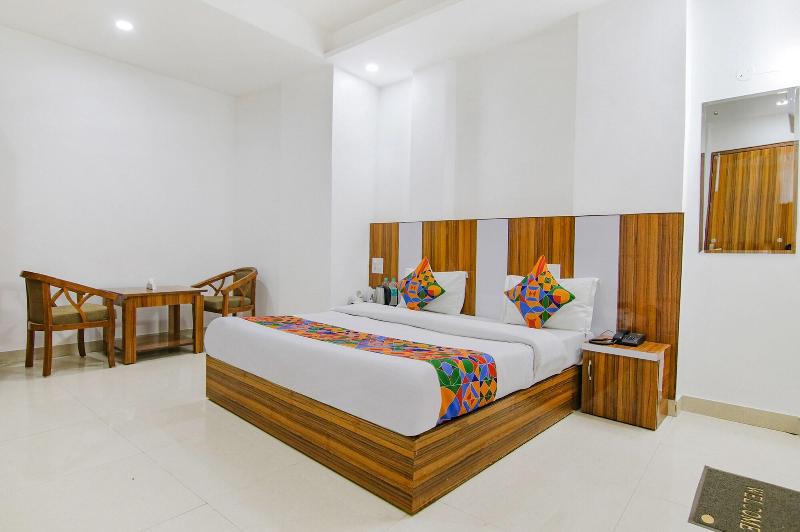 Fabhotel Gp Royal image
