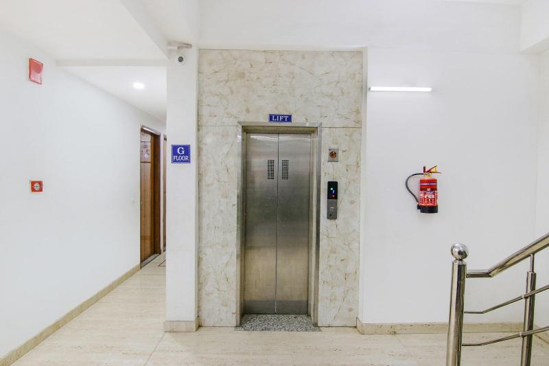 Fabhotel Gp Royal image
