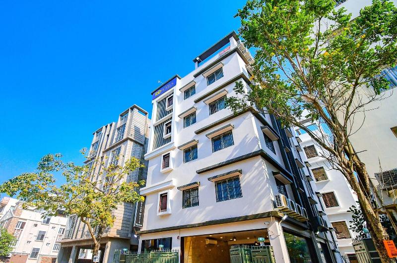 Fabhotel Dream World Residency — general view