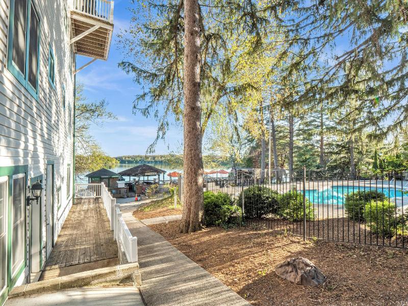Victorian Inn Elkhart Lake Wisconsin image