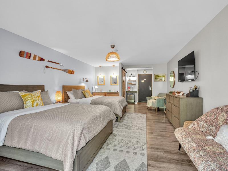 Victorian Inn Elkhart Lake Wisconsin image