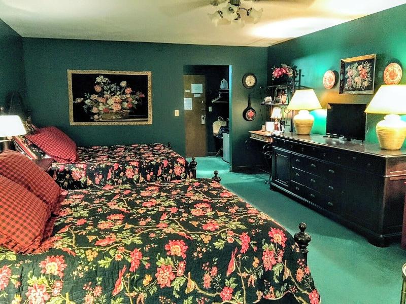 Victorian Inn Elkhart Lake Wisconsin image